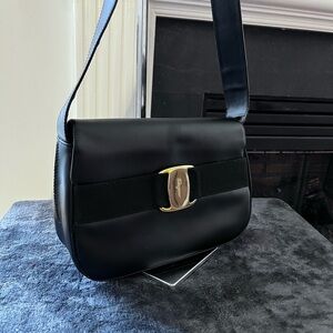 Salvatore Ferragamo vintage Gancini shoulder bag black - Made in Italy